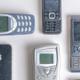 Teléfonos móviles antiguos o viejos.