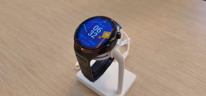 Huawei Watch 4 Pro Space Edition foto completa