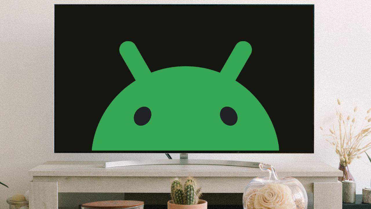 Una pantalla de Smart TV con la imagen del robot de Android de 2024