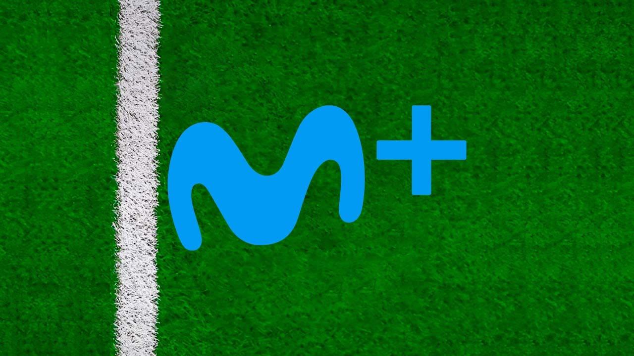 campo de fútbol con logo Movistar+