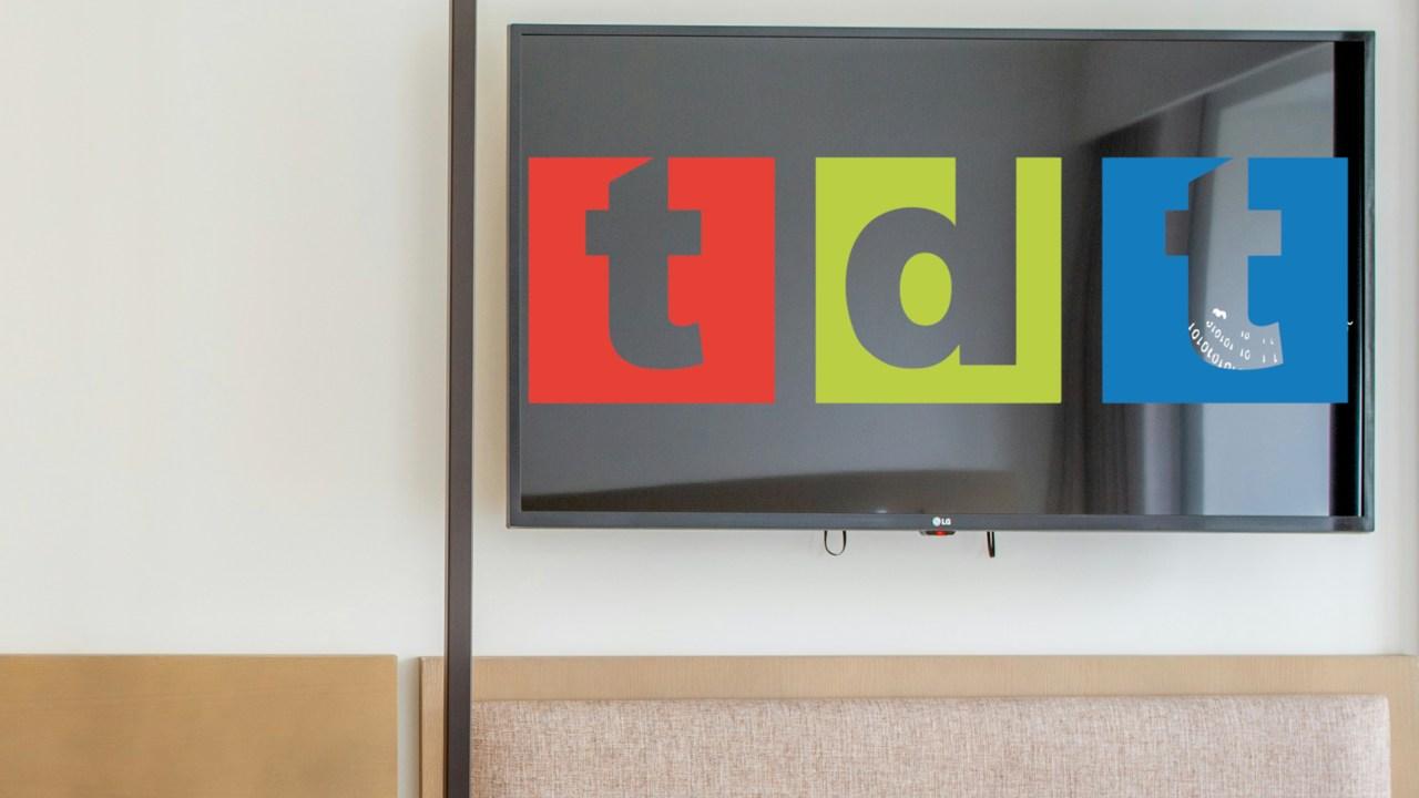 imagen de una smart tv con el logo de tdt