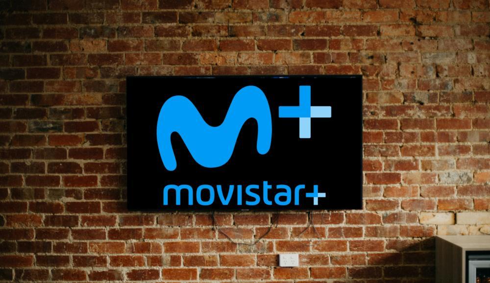 smart tv con el logo de movistar plus+
