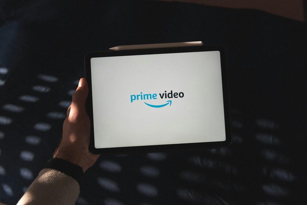 imagen de una tablet con el logo de prime video