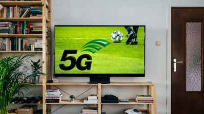 imagen de una smart tv con un partido de la eurocopa
