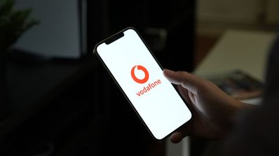 imagen de un movil con la app de vodafone