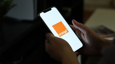 imagen de un smartphone con la app de orange