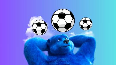 El oso de O2 pensando en balones de fútbol