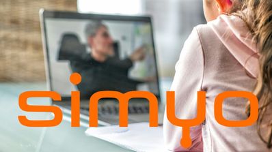 imagen de un ordenador con el logo de simyo