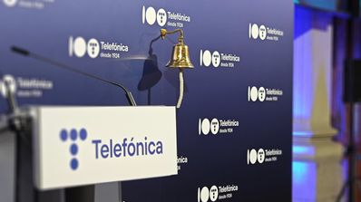 imagen de telefonica en el escenario