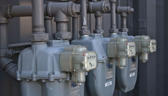 Contadores de gas natural con el conteo del coste