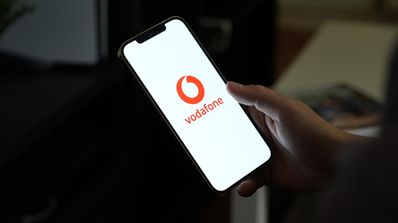 móvil con logo Vodafone