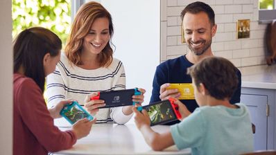 Una familia compartiendo la diversión con Nintendo Switch