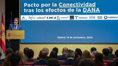 imagen del acto del ministro Oscar Fuentes con las operadoras