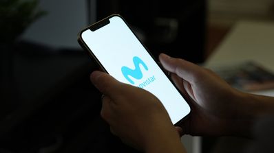 imagen del logo de movistar en un movil