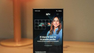 imagen de un movil con movistar plus+