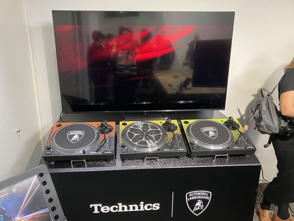 Funda De Silicona Para Technics EAH-AZ100 - Protector Suave Con Gancho Y Adhesivo - Color Negro