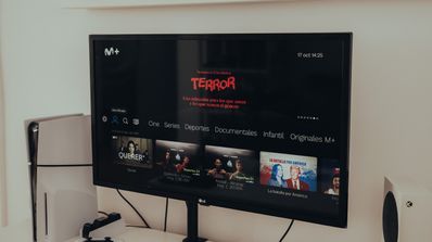 imagen de una smart tv con movistar plus+
