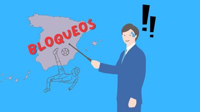 Un hombre del tiempo apuntando a un mapa de España con bloqueos