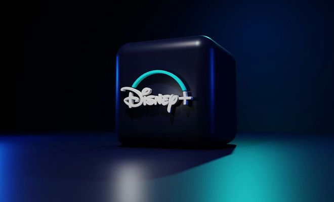 El logo de Disney+ en un cuadrado 3D visto de lado