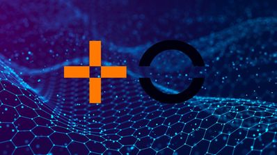 El logo de MasOrange sobre un fondo de conexión de red