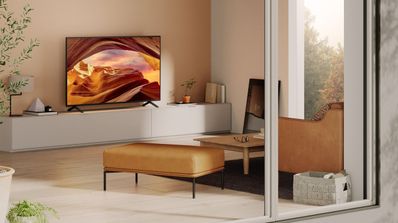 La Sony Bravia KD50X75WL instalada en una casa elegante