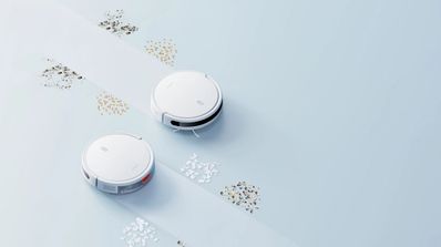 El Xiaomi Robot Vacuum E12 limpiando restos