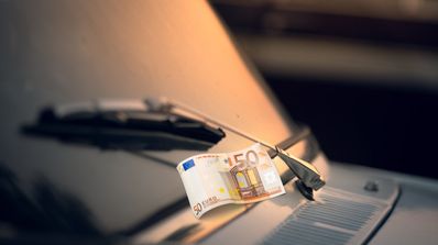 Engaño 50 euros parabrisas coche