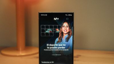 imagen de un smartphone con Movistar plus+