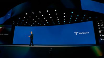 telefonica mwc 2025 stand con presentaciones marc murtra