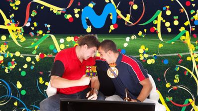 Dos amigos viendo la final de la Copa del Rey de 2025 en Movistar Plus+