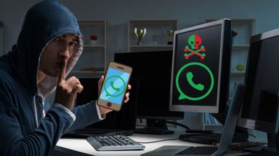 Un hacker atacando WhatsApp aprovechando un fallo de seguridad