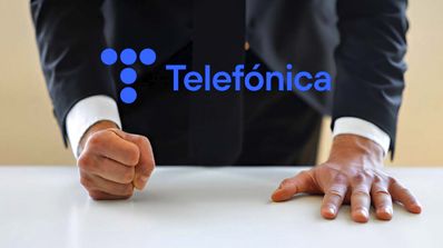 golpe mesa logo telefonica