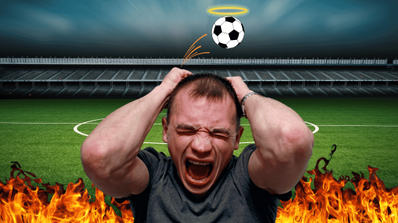 Un hombre desesperado en un campo de fútbol con fuego
