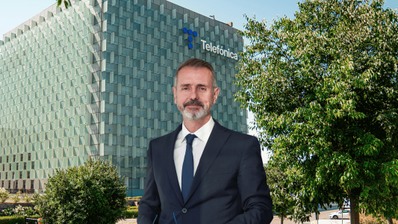 El presidente de Telefónica Marc Murtra delante del edificio