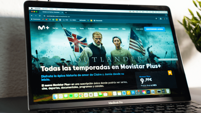 La serie Outlander destacada en la página de entrada de Movistar Plus+