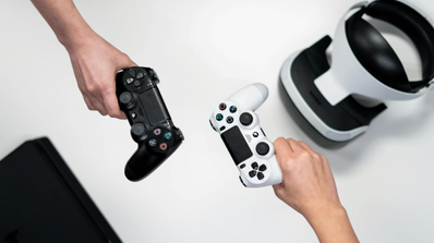 Mandos de PlayStation y distintos dispositivos de Sony