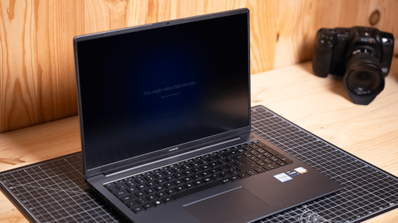 Ordenador con Windows aplicando una actalización del sistema