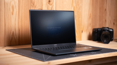Un ordenador Huawei MateBook actualizando Windows