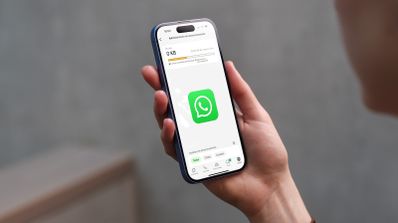 Interfaz de la nueva función para programar llamadas en WhatsApp, mostrando campos para el tema, fecha y hora en un smartphone
