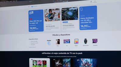 Captura de pantalla de la nueva interfaz simplificada de Movistar para contratar paquetes miMovistar, mostrando las opciones de Fibra, Móvil y TV