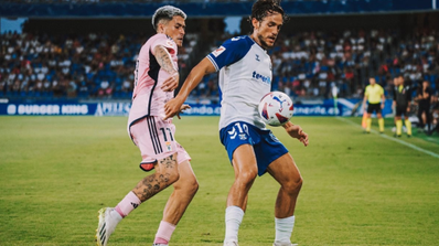 Una imagen del jugador Álex Corredera en un partido del Tenerife