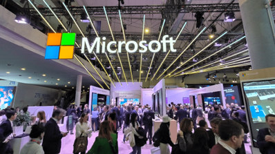 Imagen de una feria de Microsoft con el despliegue de sus últimos lanzamientos