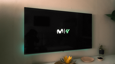 Interfaz de Movistar Plus+ en una Smart TV mostrando el canal LaLiga por M+ durante un partido de la temporada 2025-2026