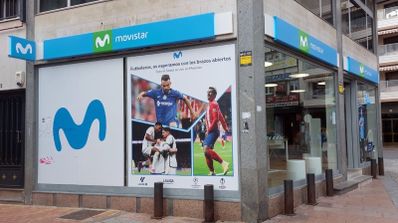 El exterior de una de las tiendas de Movistar