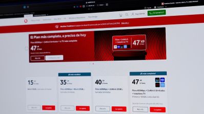 Banner promocional en la web de Vodafone con las ofertas para clientes de Digi: línea móvil ilimitada por 5 euros y fibra de 1Gb con móvil ilimitado por 20 euros