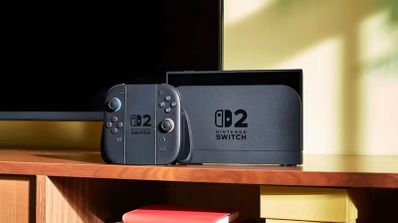 Consola Nintendo Switch 2 en modo portátil, mostrando su pantalla LCD de 7,9 pulgadas y los nuevos Joy-Con magnéticos acoplados