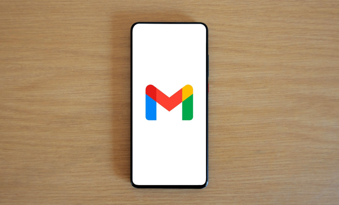 Logotipo de Gmail en un teléfono móvil