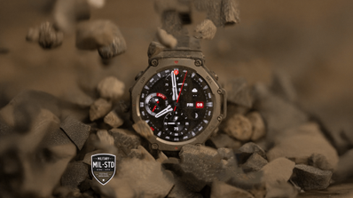 Reloj inteligente deportivo Amazfit T-Rex 3 en color negro, mostrando su pantalla AMOLED y su robusto bisel de acero inoxidable
