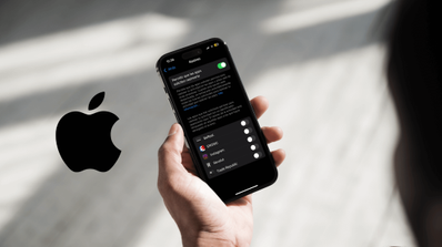 Función de Rastreo en móvil iPhone con logo Apple