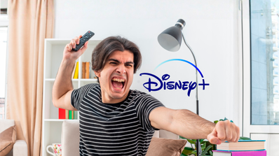 Logo de Disney+ sobre un fondo azul con el texto que anuncia el nuevo precio de 6,99€ al mes para el plan Estándar con anuncios.